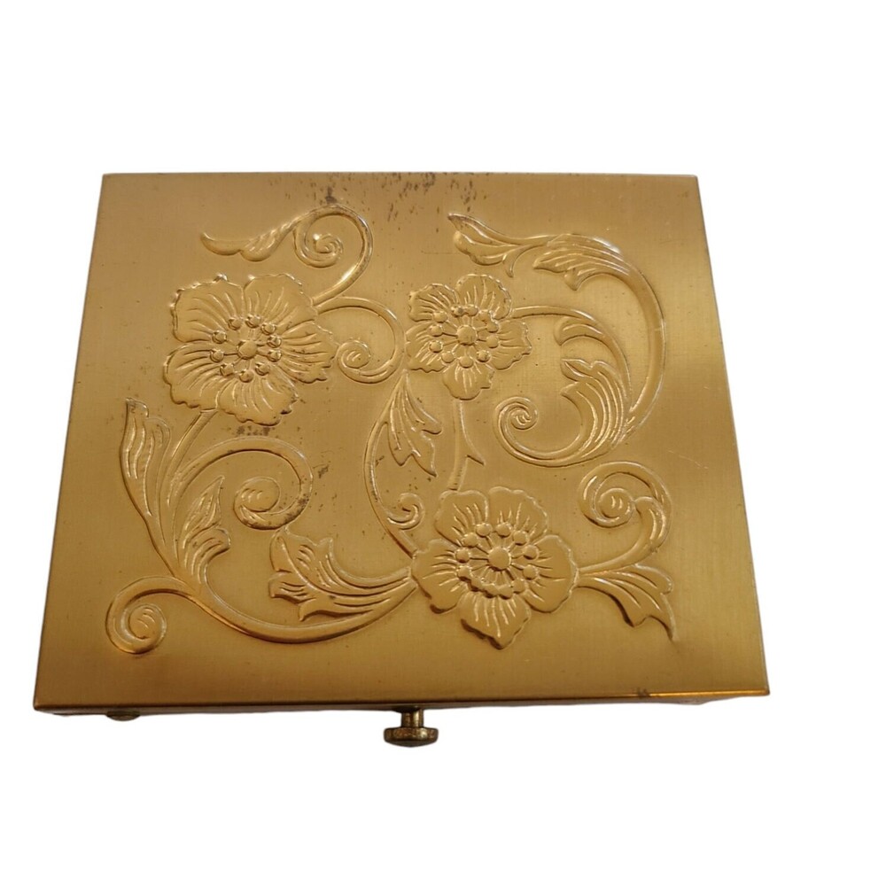 Vintage Dorset Fifth Avenue Compact Gold Toned Floral Design